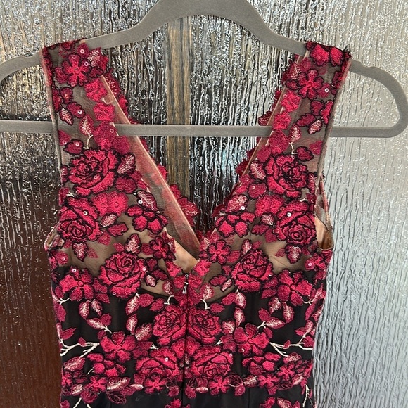 Marchesa Floral Lace Dress size 2 - Black and red - Picture 5 of 8